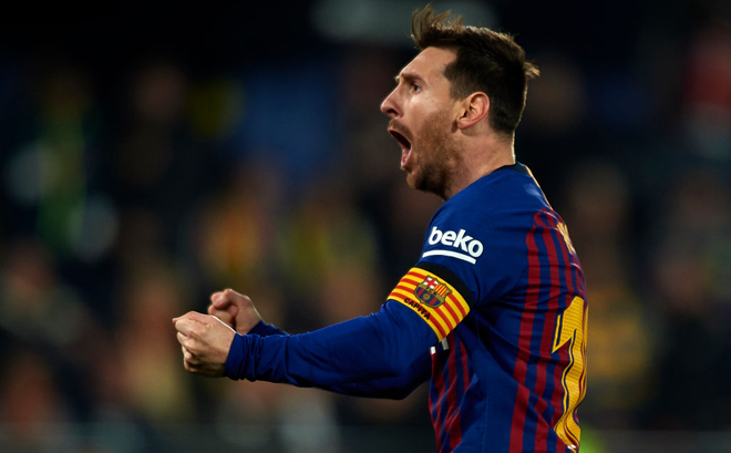 Messi sút phạt siêu phẩm trong ngày Barca có trận đấu "điên rồ nhất mùa giải"