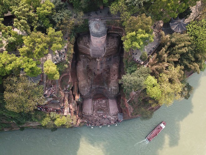 24h qua ảnh: Tượng Phật bằng đá cao nhất thế giới ở Trung Quốc - Ảnh 2.