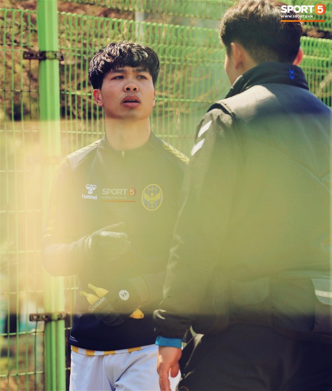 Công Phượng nỗ lực tập luyện dưới nắng gắt, sẵn sàng đá chính ở trận đấu gặp Daegu FC - Ảnh 14.