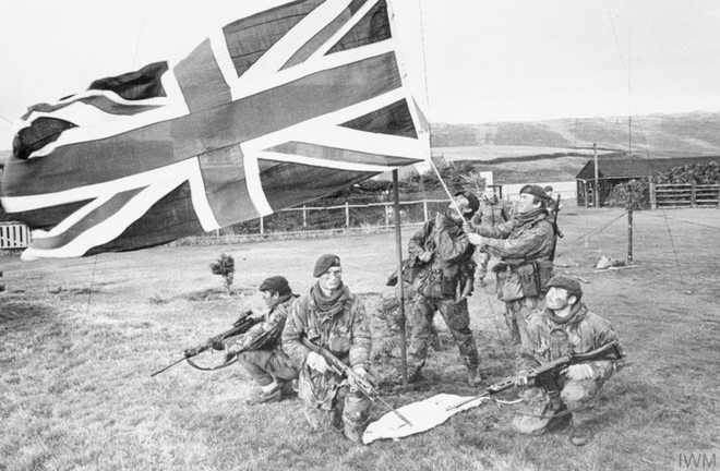 Nhìn lại cuộc chiến Falkland 37 năm trước - Ảnh 12.