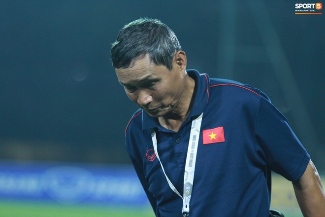 Cầu thủ U19 nữ Việt Nam khóc nức nở sau khi kịch tính giành vé dự Vòng chung kết U19 châu Á - Ảnh 8.