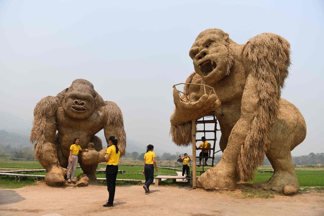 24h qua ảnh: Trung Quốc dùng thuốc nổ phá băng trên sông - Ảnh 3.