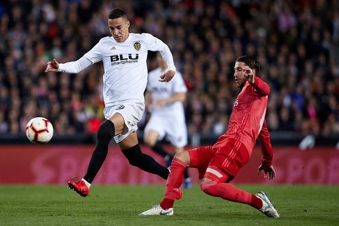 Zidane nhận thất bại đầu tiên ở nhiệm kỳ 2 khi Real Madrid thua bạc nhược Valencia - Ảnh 6.