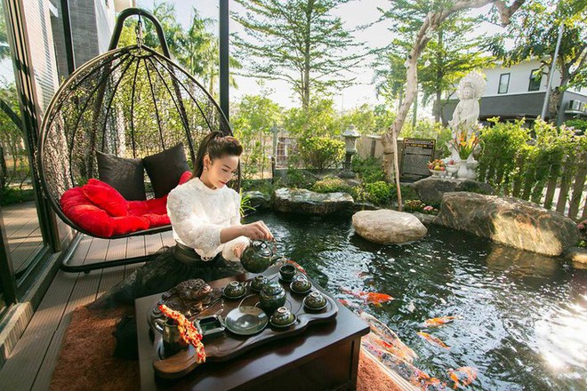 Ngắm biệt thự triệu đô bình yên với khu vườn rực rỡ sắc hoa cùng hồ cá Koi của Nhật Kim Anh giữa lòng Sài Gòn - Ảnh 3.