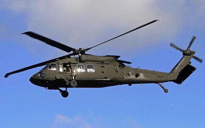 [ẢNH] Diều hâu đen UH-60A Mỹ nghỉ hưu, tạm biệt một huyền thoại - Ảnh 26.