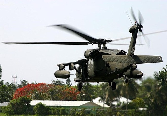 [ẢNH] Diều hâu đen UH-60A Mỹ nghỉ hưu, tạm biệt một huyền thoại - Ảnh 3.