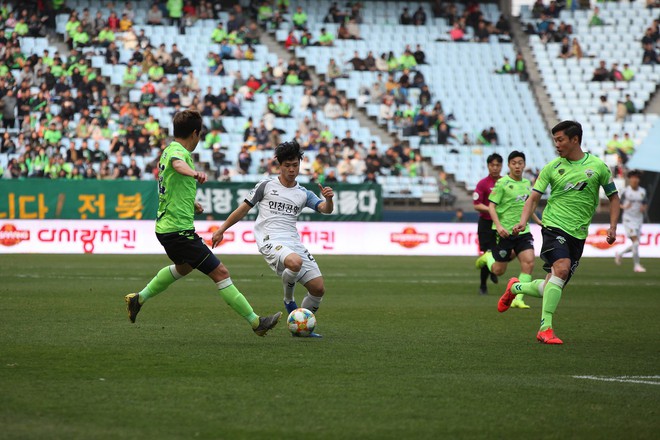 Fan Hàn Quốc chỉ ra lý do khiến Công Phượng lạc lối giữa đội hình Incheon United - Ảnh 1.