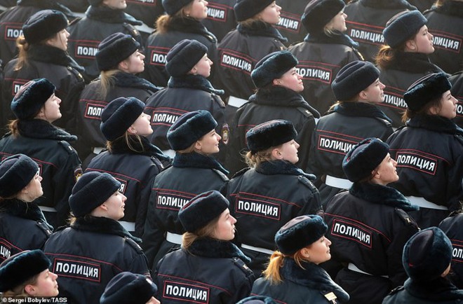 Cận cảnh binh sỹ và vũ khí Nga diễn tập duyệt binh Ngày Chiến thắng - Ảnh 10.