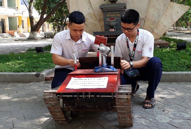 Học sinh ở Quảng Ngãi chế tạo thành công mô hình Robot cứu hỏa - Ảnh 2.