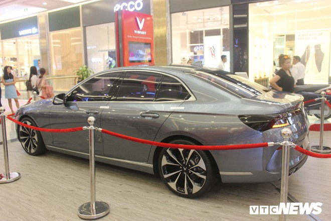 Chiếc VinFast Lux A2.0 được giới thiệu tại Paris Motor Show 2018 - Ảnh 4.