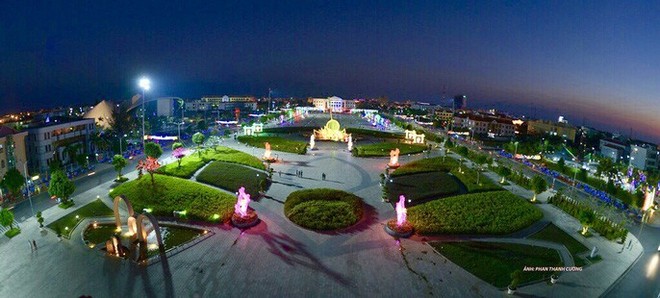  Chiêm ngưỡng những công trình kỷ lục Việt Nam tại quảng trường lớn nhất ĐBSCL  - Ảnh 1.