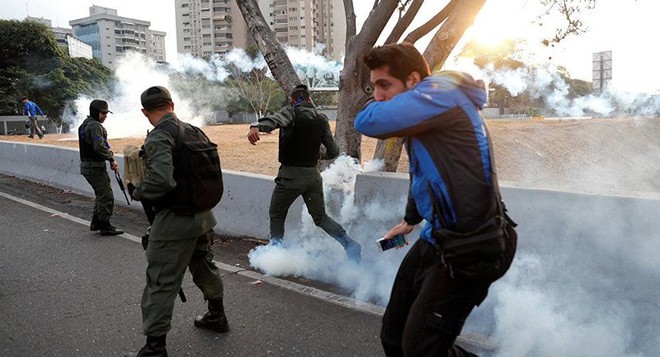 Lộ kế hoạch 5.000 lính đánh thuê lật đổ ông Maduro - Ảnh 2.