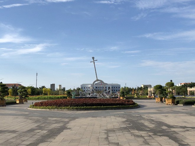  Chiêm ngưỡng những công trình kỷ lục Việt Nam tại quảng trường lớn nhất ĐBSCL  - Ảnh 3.
