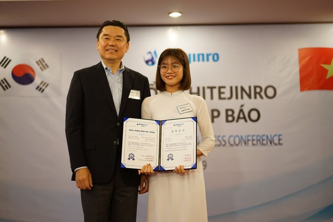 Những nữ sinh xinh xắn sở hữu học bổng Hitejinro 2019: Người yêu văn hóa xứ Hàn, người mê mẩn thần tượng Kpop - Ảnh 1.