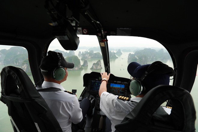 Trải nghiệm bay trực thăng ngắm cảnh vịnh Hạ Long trên không giá 3 triệu đồng/người - Ảnh 9.