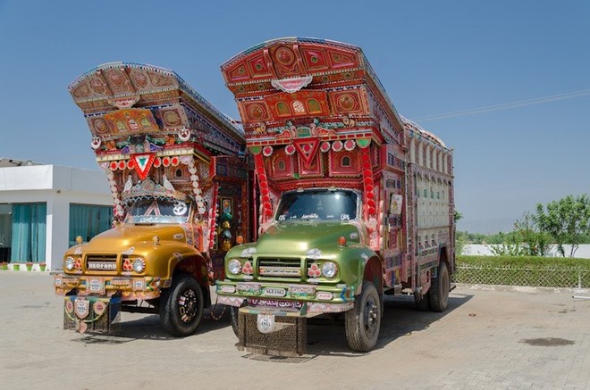 Bí ẩn ít người biết về những chiếc xe tải ở đất nước Pakistan  - Ảnh 1.