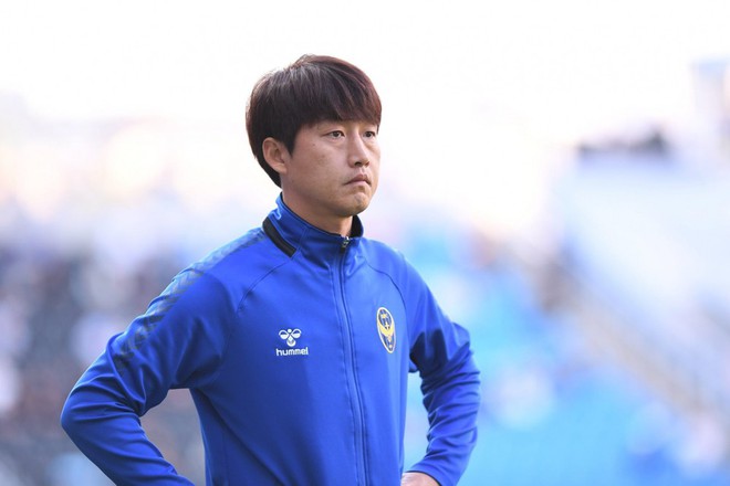 Công Phượng tóc vàng hoe, tả xung hữu đột ở Incheon United - Ảnh 2.