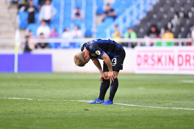 Công Phượng tóc vàng hoe, tả xung hữu đột ở Incheon United - Ảnh 14.