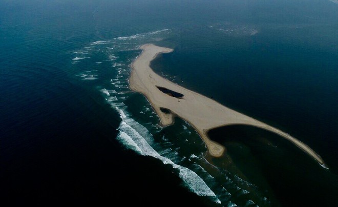 Cồn cát dài cả cây số nổi lên giữa biển Hội An bồi – xói khôn lường - Ảnh 3.