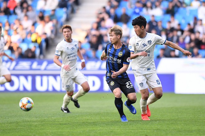 Công Phượng tóc vàng hoe, tả xung hữu đột ở Incheon United - Ảnh 4.