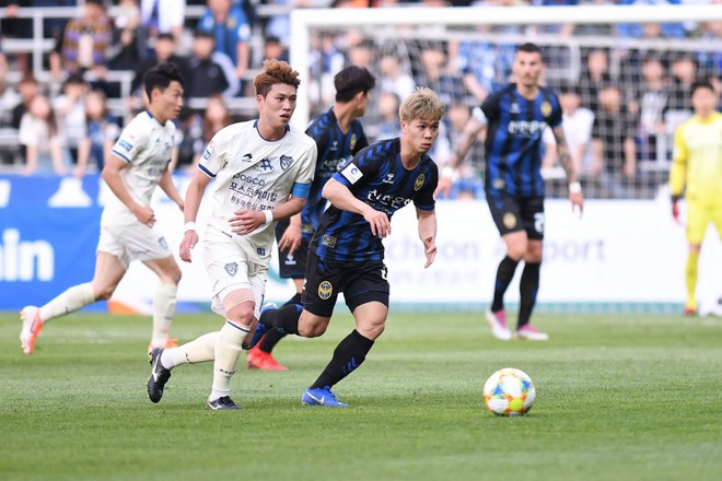 Công Phượng tóc vàng hoe, tả xung hữu đột ở Incheon United - Ảnh 8.