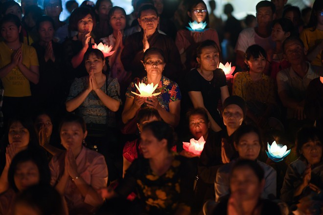 Lung linh đêm hội hoa đăng cầu cho thế giới hòa bình tại Đại lễ Phật Đản Vesak 2019 - Ảnh 11.