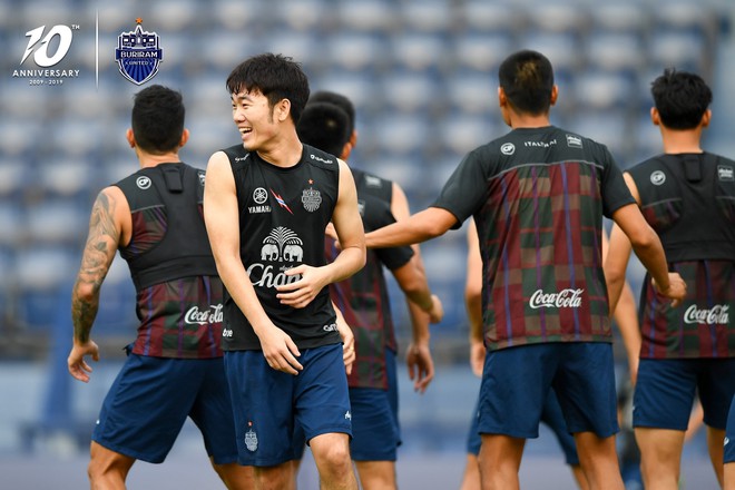 Xuân Trường tích cực tập sút phạt, chờ lập siêu phẩm tiếp theo cho Buriram United - Ảnh 1.