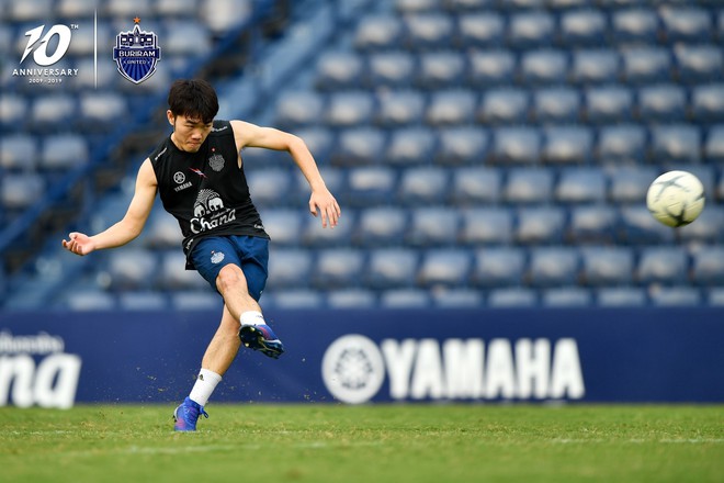 Xuân Trường tích cực tập sút phạt, chờ lập siêu phẩm tiếp theo cho Buriram United - Ảnh 2.