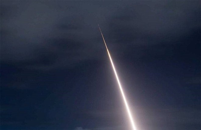 Mỹ phóng tên lửa ‘sát thủ’ đánh chặn ngoài tầng khí quyển thị uy trước Nga - Ảnh 2.