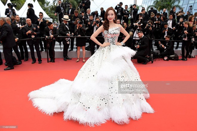 Thảm đỏ LHP Cannes 2019: Selena bức thở với vòng 1 khủng, Ella Fanning như bà hoàng bên dàn siêu mẫu Victorias Secret - Ảnh 22.