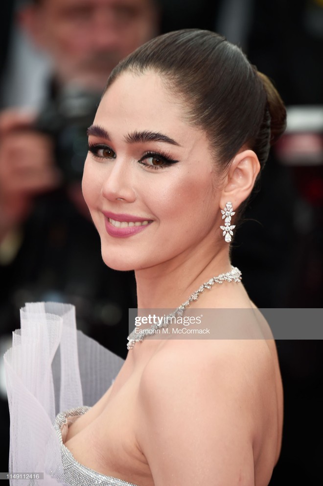 Thảm đỏ LHP Cannes 2019: Selena bức thở với vòng 1 khủng, Ella Fanning như bà hoàng bên dàn siêu mẫu Victorias Secret - Ảnh 33.