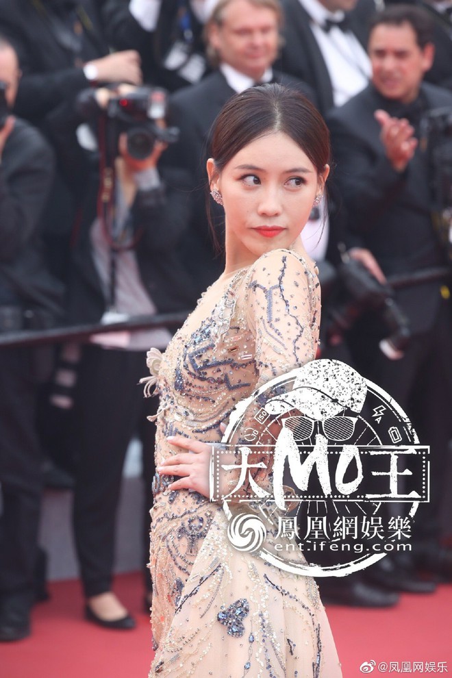 Thảm đỏ LHP Cannes 2019: Selena bức thở với vòng 1 khủng, Ella Fanning như bà hoàng bên dàn siêu mẫu Victorias Secret - Ảnh 42.