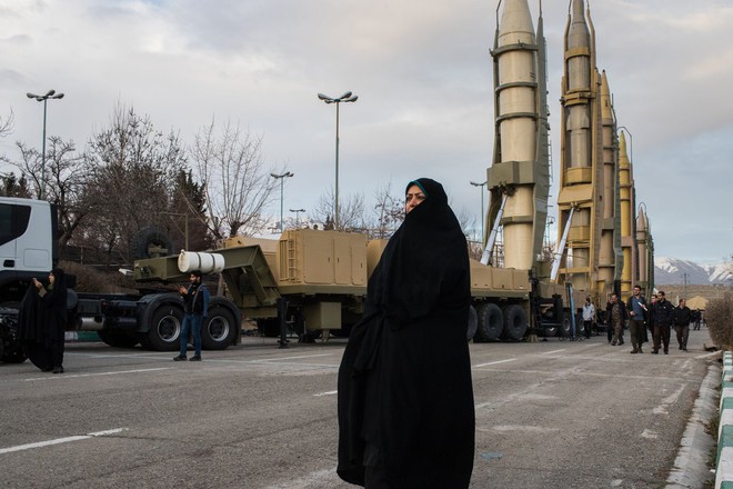 Iran dàn trận địa tên lửa đón lõng máy bay Mỹ: Mưu sâu, kế hiểm! - Ảnh 1.