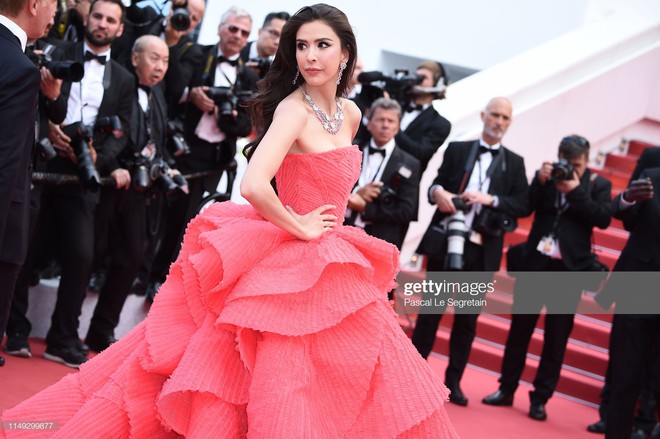 Thảm đỏ Cannes ngày 2: Thiên thần Victorias Secret suýt lộ hàng, Phạm Băng Băng Thái Lan xinh như tiên tử - Ảnh 21.