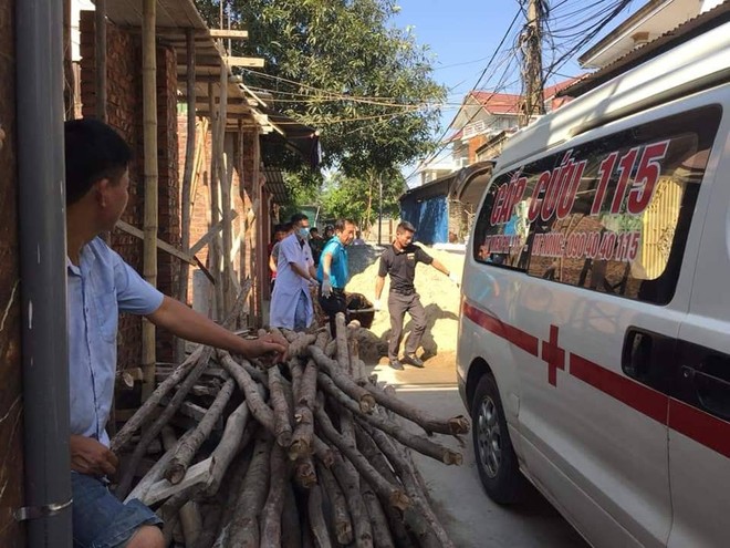 Vụ chồng cứa cổ vợ rồi tự sát: Chúng tôi vào thấy anh ấy cầm dao rạch bụng... - Ảnh 3.