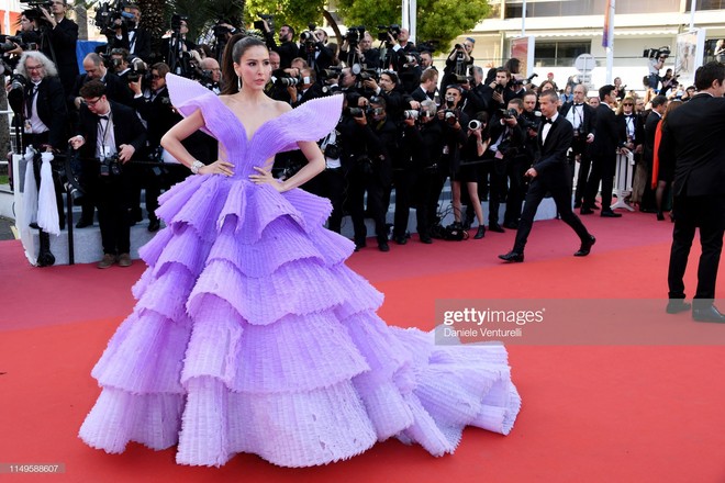 Màn đụng độ thú vị tại thảm đỏ Cannes: Chị đại showbiz Thái được chăm sóc như bà hoàng, siêu mẫu thế giới Bella Hadid bị ngó lơ - Ảnh 4.