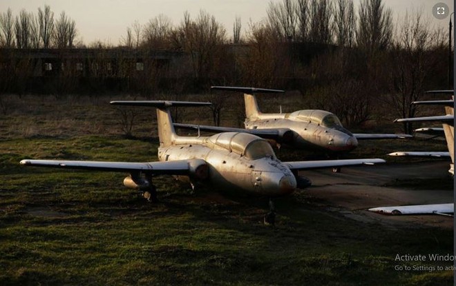 Dàn máy bay quân sự bị lãng quên của không quân Ukraine - Ảnh 1.