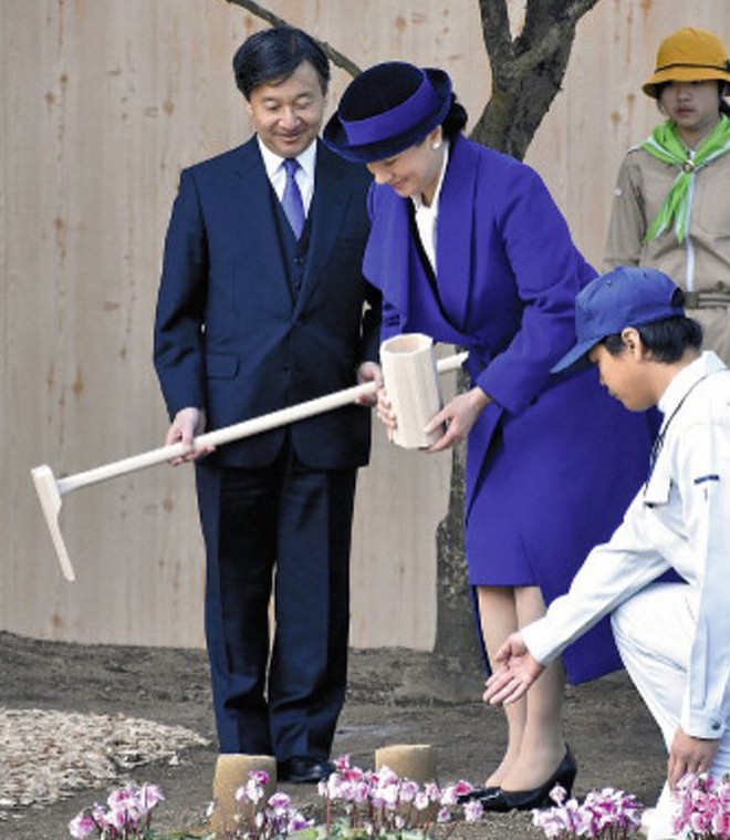 Từ nhan sắc cho đến phong cách thời trang, Hoàng Hậu Masako Owada đều toát lên khí chất của“mẫu nghi thiên hạ” - Ảnh 14.