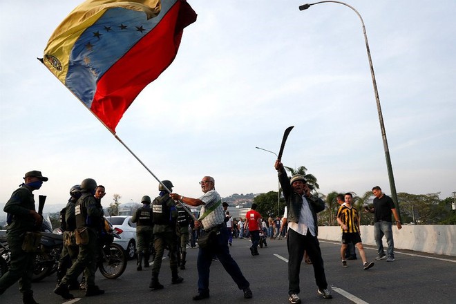 [ẢNH] Giám đốc tình báo Venezuela quay lưng với tổng thống Maduro - Ảnh 15.