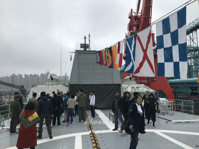 [ẢNH] Tàu hộ vệ tên lửa Gepard 3.9 Việt Nam mở cửa đón khách Trung Quốc tham quan - Ảnh 3.