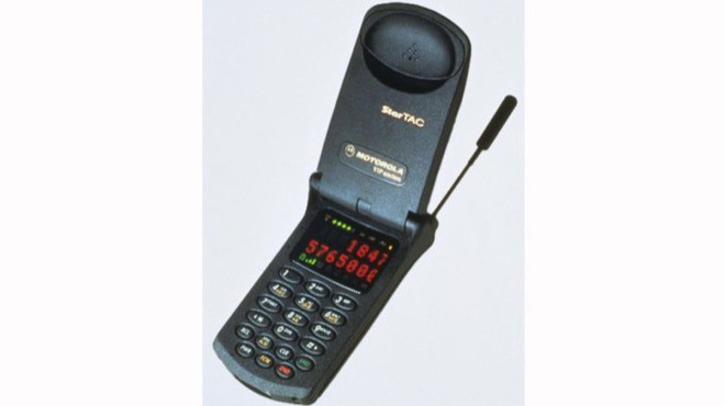Nhìn lại lịch sử điện thoại màn hình gập, 30 năm sau Motorola MicroTAC - Ảnh 2.
