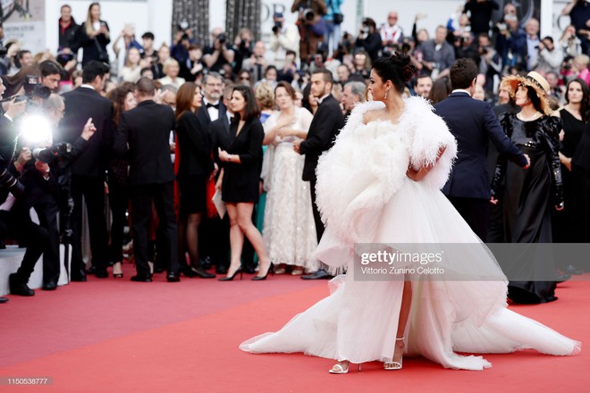 Cannes ngày 6: Chương Tử Di thần thái ngút ngàn, Hoa hậu đẹp nhất mọi thời đại đè bẹp loạt mỹ nhân Hollywood - Ảnh 8.