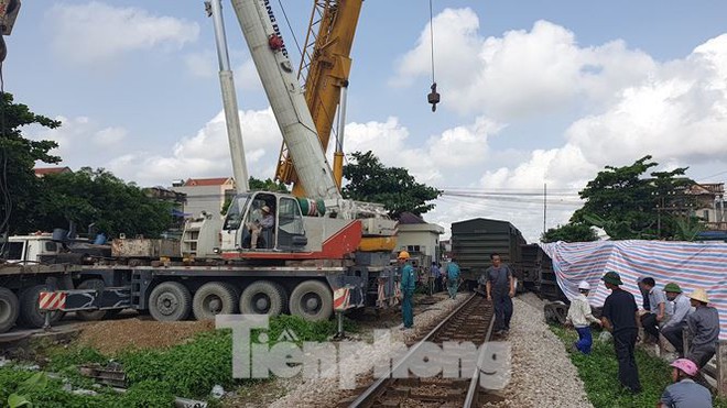 Lộ nguyên nhân vụ tàu trật bánh, lật toa tại Nam Định - Ảnh 1.