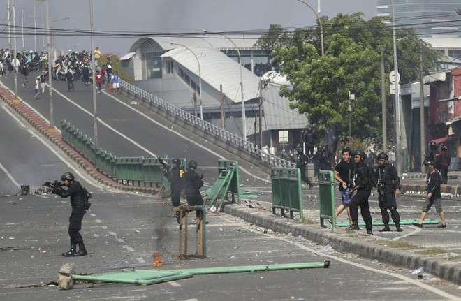 Biểu tình bạo lực ở Indonesia sau khi công bố kết quả bầu cử  - Ảnh 2.
