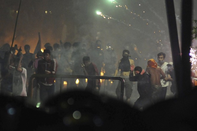 Biểu tình bạo lực ở Indonesia sau khi công bố kết quả bầu cử  - Ảnh 5.