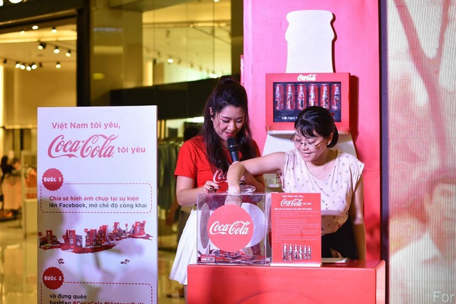 “Check-in” xuyên Việt chỉ trong một ngày, giới trẻ mê mẩn bộ lon Coca-Cola đặc biệt! - Ảnh 6.