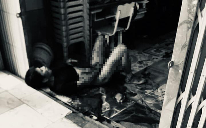 Thực hư thông tin chồng bị vợ "cắt phăng" của quý, nằm gục trên vũng máu trước hiên nhà ở Hà Nội Thực hư thông tin chồng bị vợ "cắt phăng" của quý, nằm gục trên vũng máu trước hiên nhà ở Hà Nội