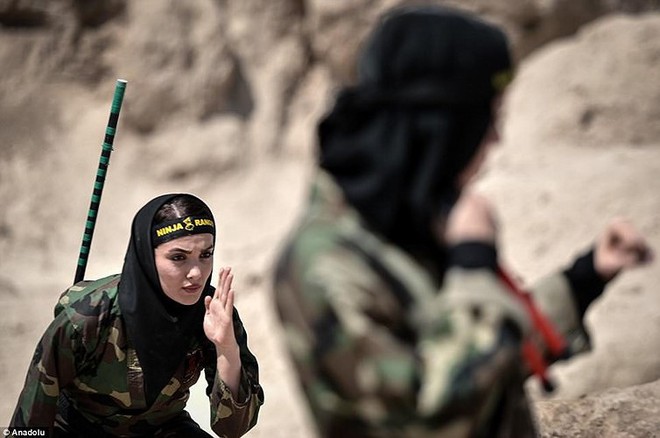 Đội nữ đặc nhiệm sát thủ Iran bất ngờ lộ diện giữa tình hình căng thẳng với Mỹ - Ảnh 12.
