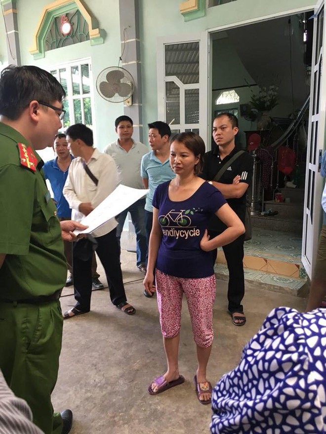 Mẹ nữ sinh giao gà phản ứng khi công an đọc lệnh: Tôi có gì mà bắt, tôi không buôn ma túy - Ảnh 2.