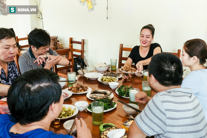 Vừa trang điểm vừa chăm con bệnh nặng và niềm hạnh phúc đặc biệt của diễn viên Minh Cúc - Ảnh 19.